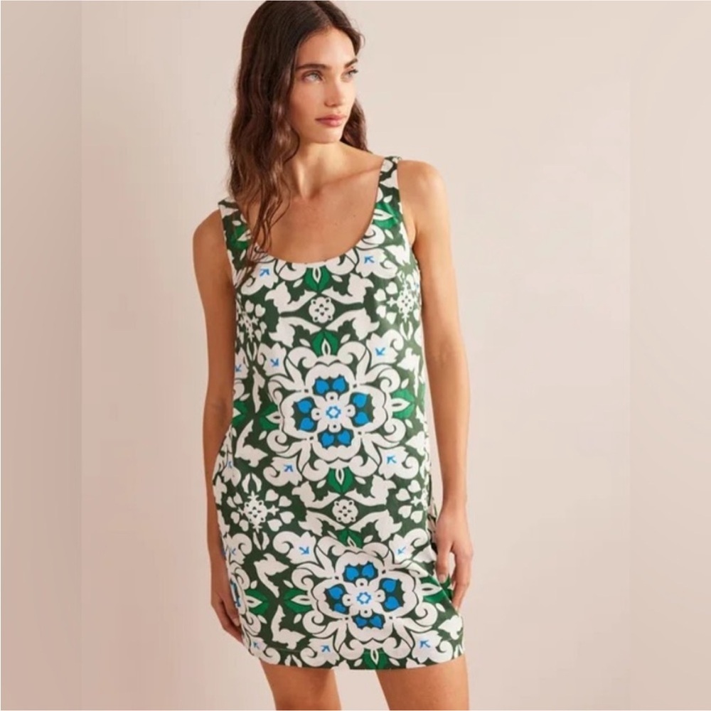 Boden Scoop Neck Shift Dress in Trekking Green 4‎